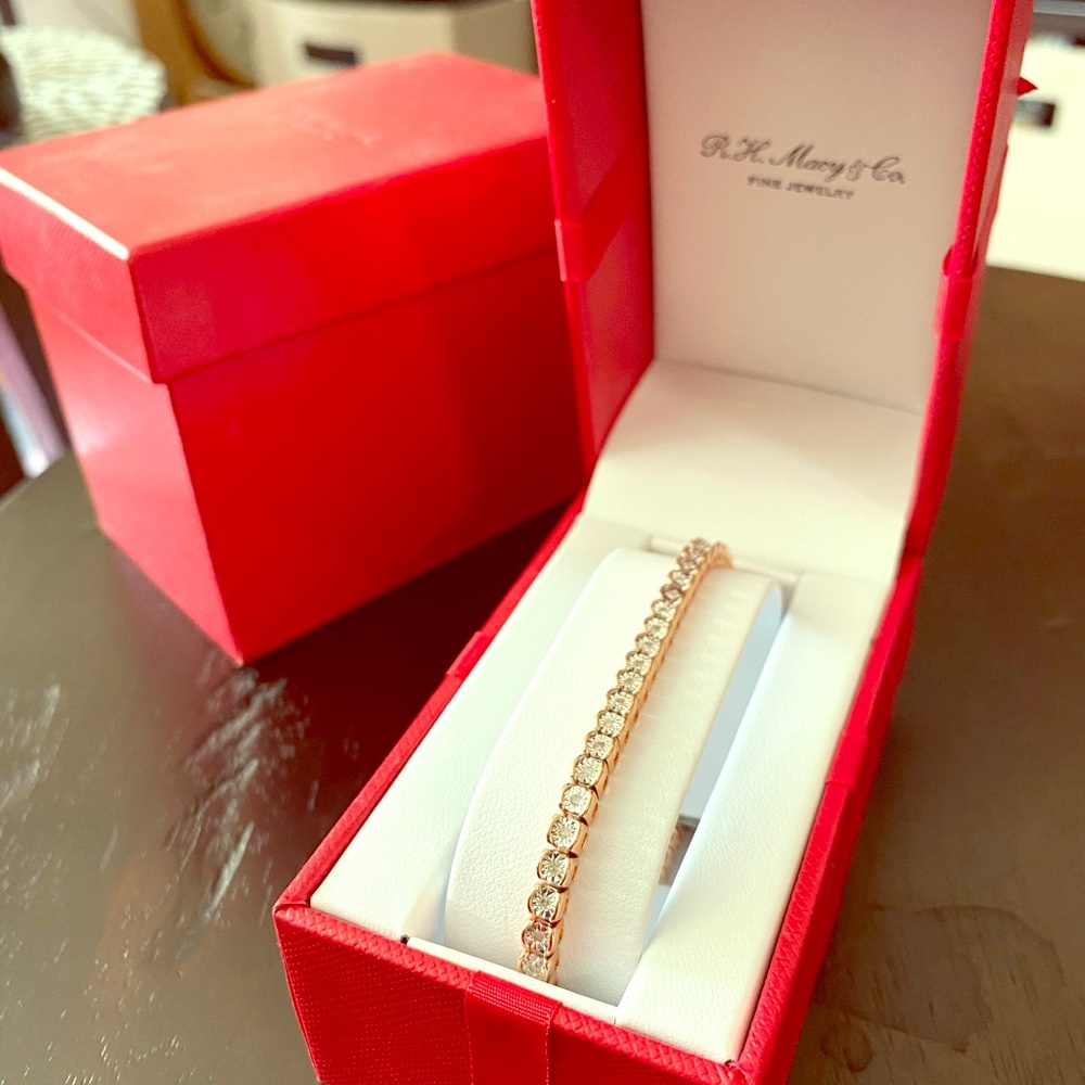 *NWT* Rose Gold and Diamond Bracelet